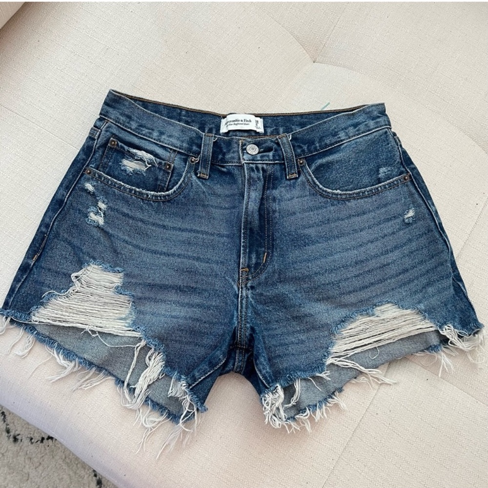 Abercrombie and Fitch mid rise boyfriend curve love shorts
